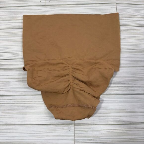 VICTORIA’S SECRET CURVES SEAMLESS HIGH WAIST TUMMY CONTROL NUDE PANTY NWT SMALL - Picture 3 of 6